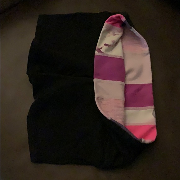 Lululemon shorts - Picture 3 of 4